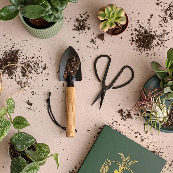 Urban Gardener Mini Trowel and Scissor Set 1